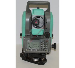 NIKON Nivo M